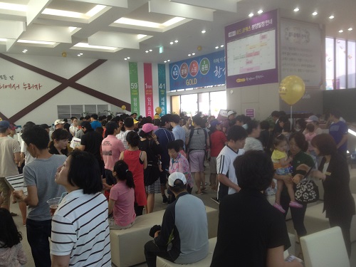 소형 주택으로 구성된 세종시 골드클래스 인파 몰려