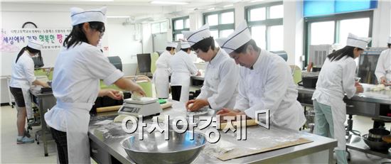 세상에서 가장 행복한 빵 굽는 날