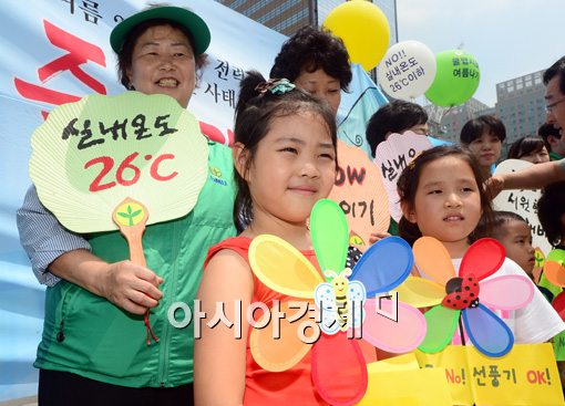 [포토]선풍기로 실내온도 26도 유지해요 