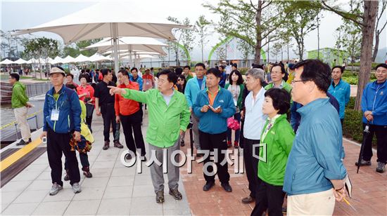 순천시 간부공무원, 야간 정원박람회장 둘러보기