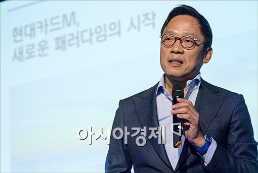 [포토]"새로운 신용카드 만들었습니다"