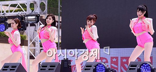 [포토]걸스데이, 가슴 강조하는 '여자대통령'