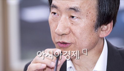 [포토]답변하는 윤병세 외교부 장관