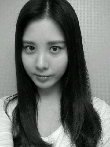서현 흑백셀카, 민낯 과시하는 초근접 촬영 "예뻐~"