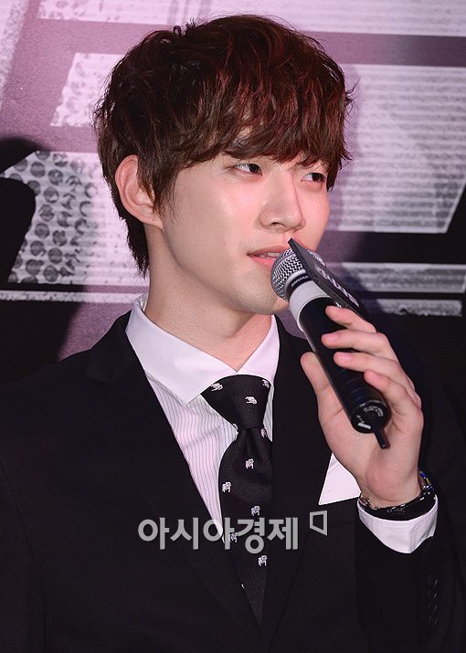 [포토]준호 '배우 비주얼 나오나요?'