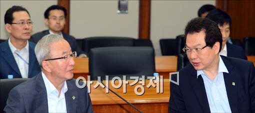 [포토]대화 중인 현오석-서수남