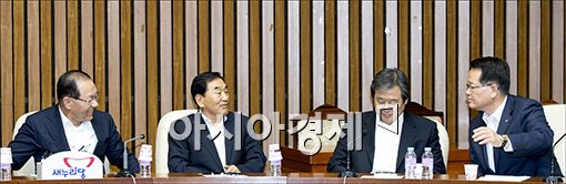 [포토]한자리에 모인 새누리당 중진의원들