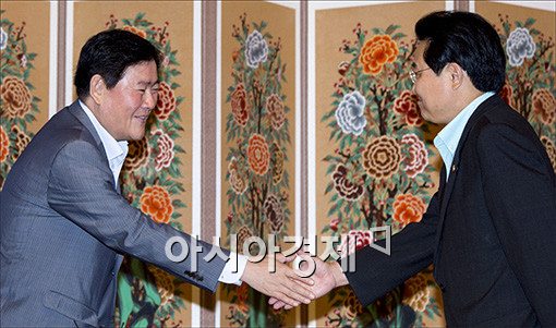 [포토]악수하는 여·야 원내대표