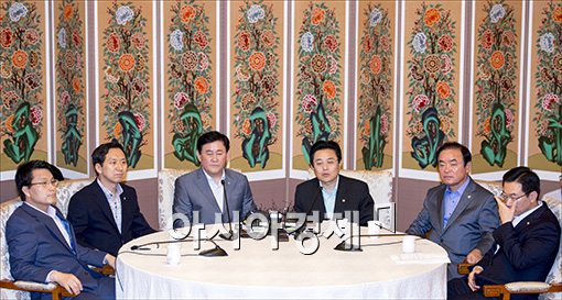 [포토]한자리에 모인 여·야 원내지도부