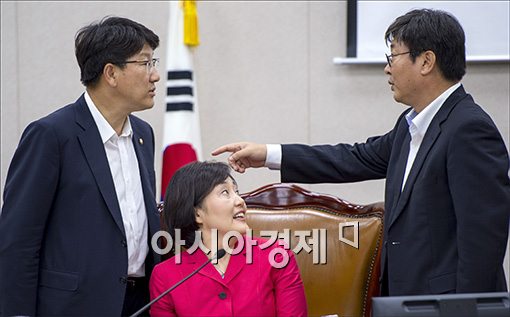 [포토]박영선-권선동-이춘석 '논의'