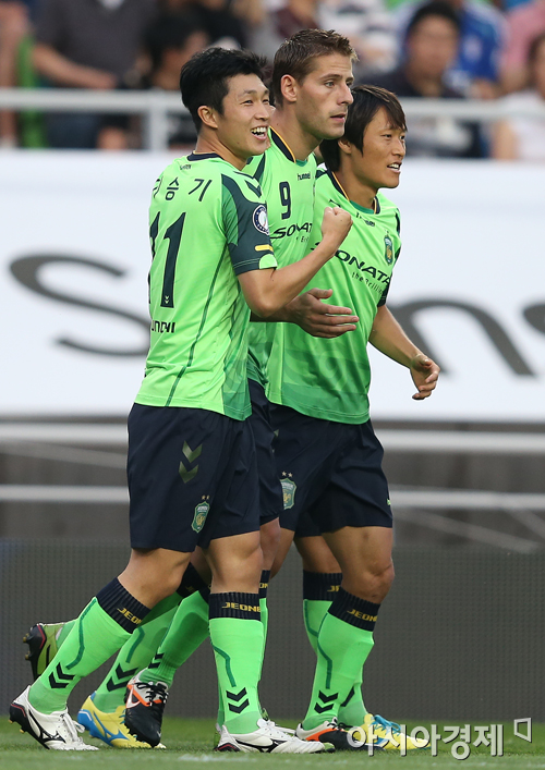 [포토] 케빈 '단숨에 동점골'