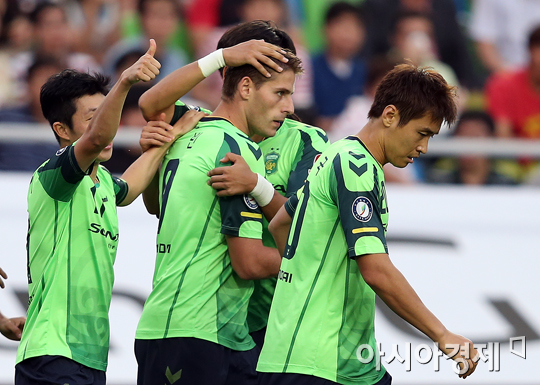 [포토] 동점골 기쁨 나누는 케빈