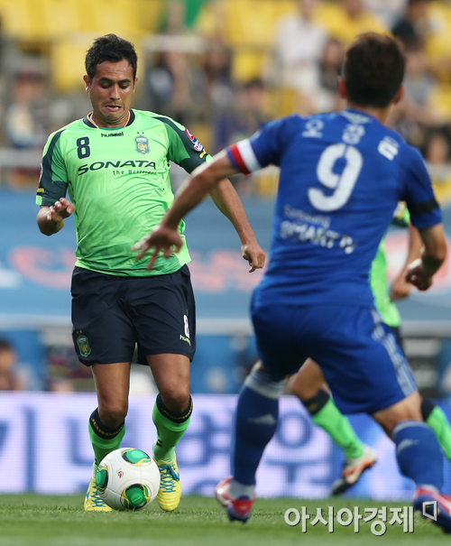 [포토] 에닝요 '어떻게 뚫을까'