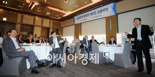 [포토]신제윤 금융위원장, '금융정책 방향과 새로운 금융비전'