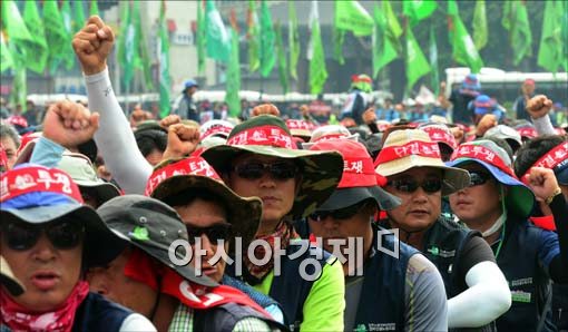 [포토]주먹 쥔 건설노조