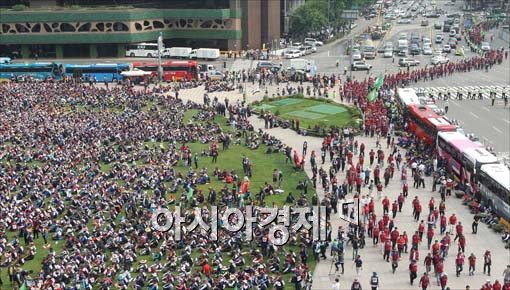 [포토]행진하는 건설노조 조합원들
