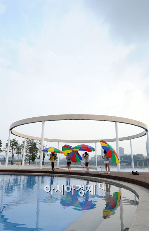 [포토]무더운 여름, 서울시민의 쉼터 한강수영장 개장 