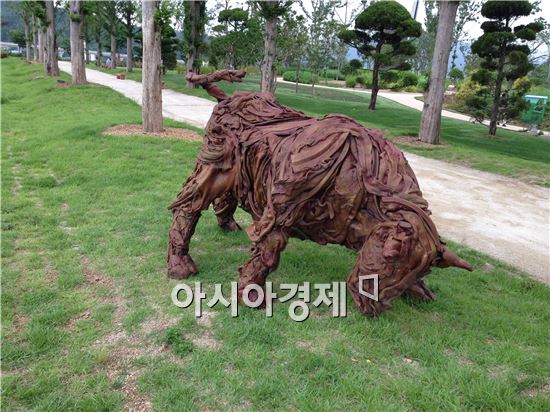 동산 수상한 최성환 작가의 '20세기 쇠(소)'