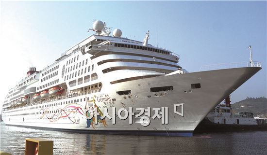 지난 19일 여수박람회여객터미널에 입항한 슈퍼스타제미니호.