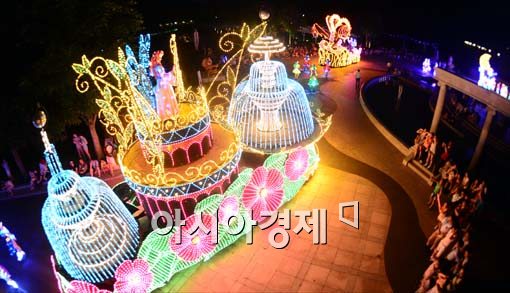[포토]에버랜드에서 선보이는 문라이트 퍼레이드