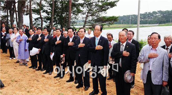 희대의 명필, 석전 황욱 선생 묘비 제막