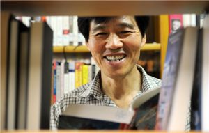 [책을 지키는 사람들]"도서관 개혁 멈출 수 없다"..정옥영 한국사서협회장
