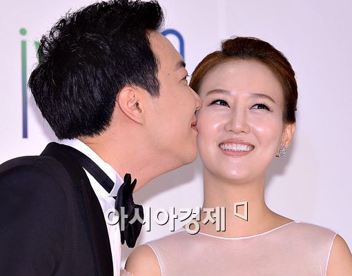 [포토]도경완-장윤정 '달콤한 키스'