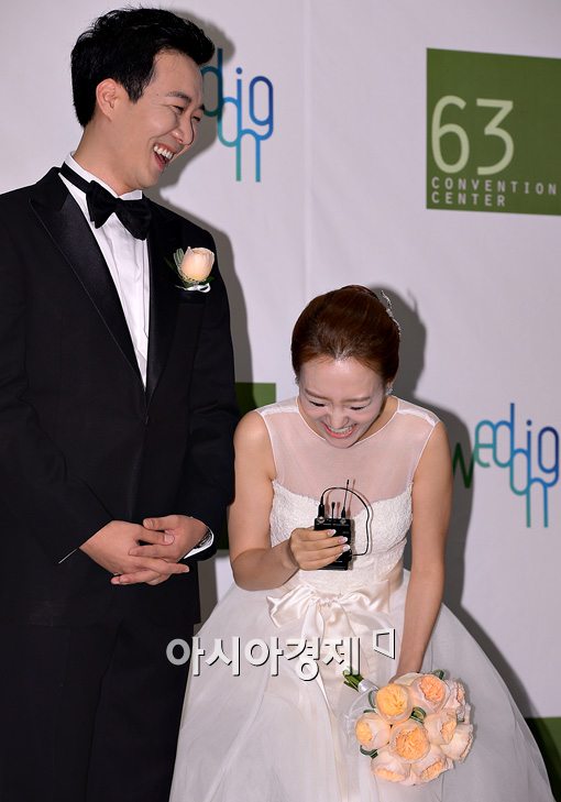 [포토]'결혼' 장윤정, "왔구나 왔어~ 그날이 왔어"