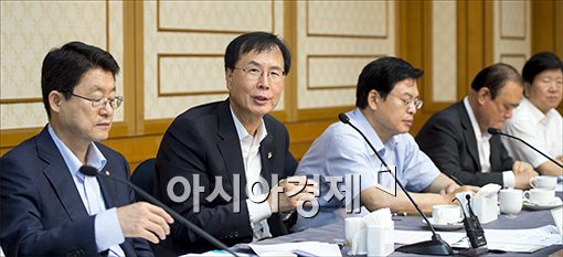 [포토]"경제민주화 관련 기업 의견 무시 못해"
