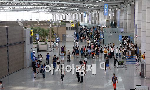 [포토]여행객들로 붐비는 인천국제공항