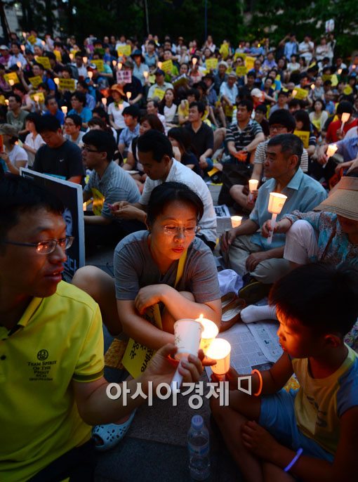[포토]가족 모두 참석한 촛불집회 
