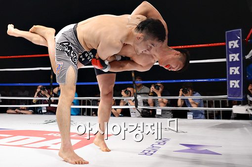 [포토]방태현-황주동, 힘겨루기 승자는?