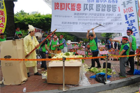 이케아와 싸우는 사람들…그들은 왜?