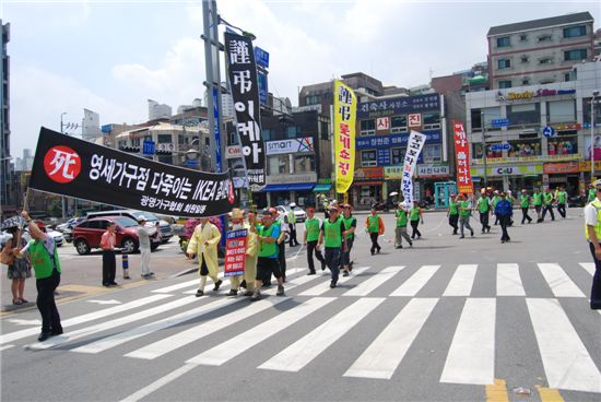 이케아와 싸우는 사람들…그들은 왜?