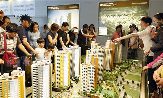 'e편한세상 화명2차' 견본주택, 주말 동안 3만여명 '북적'