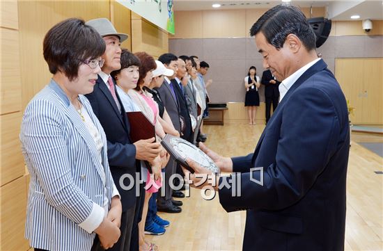 [포토]광주 남구, 정례조회 및 구정유공자 표창