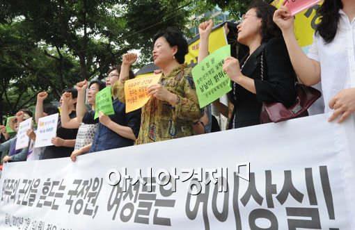 [포토]여성단체들, 국정원 정치개입에 목소리 높여 