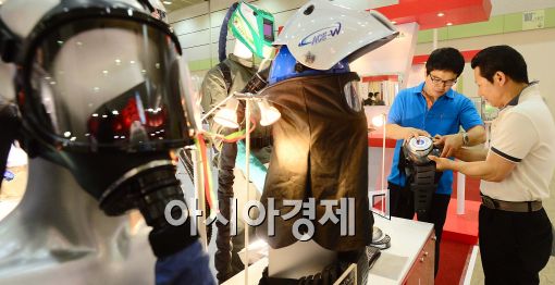 [포토]산업 현장에 사용되는 방독면