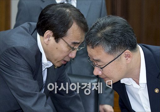 [포토]의견 나누는 이석준·정찬우