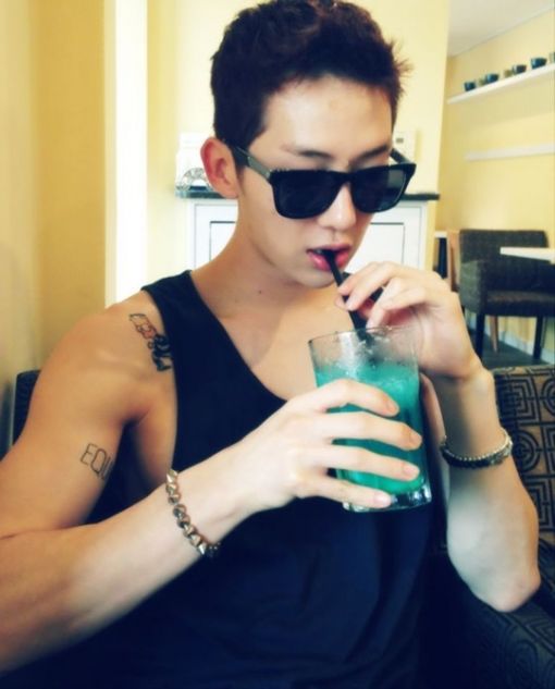 조권, 타투 새긴 근육질 몸매 화제 "미쳐 몰라 본 상남자 포스~"