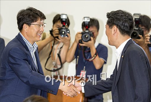 [포토]'국정원 국정조사, 악수는 했지만…'