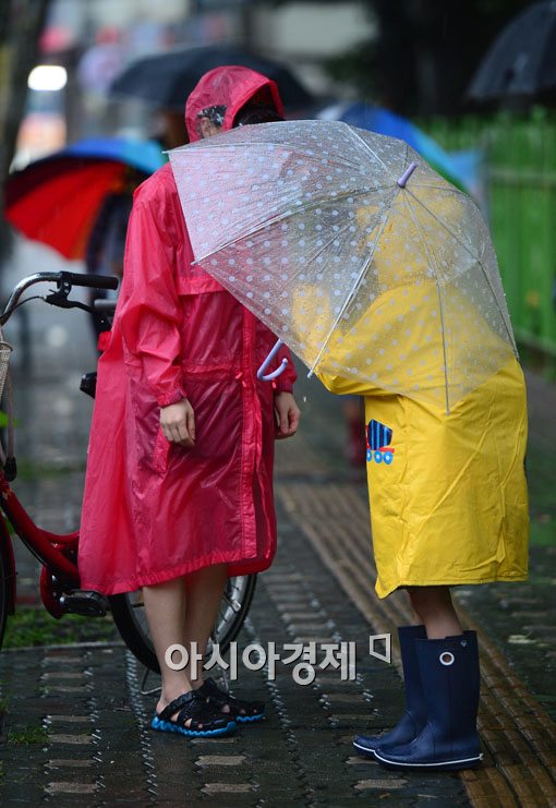 [포토]'엄마가 우산 가져가'