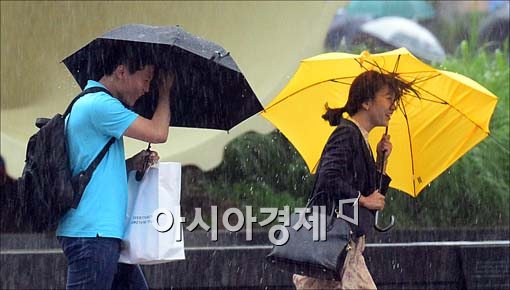 [포토]갑자기 솟아지는 비바람