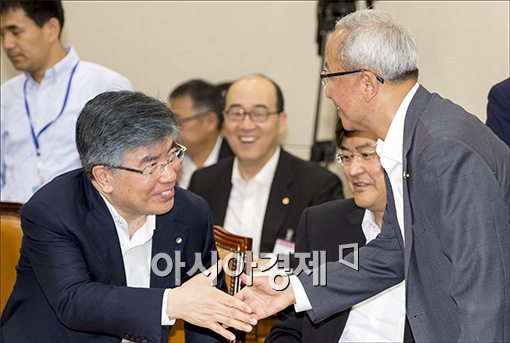 [포토]가계부채 청문회 출석한 현오석·김중수
