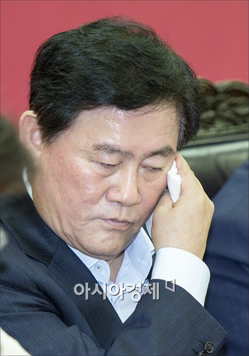 [포토]"덥다 더워~"