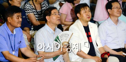 [포토]부채질 하는 박원순 시장