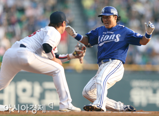 [포토] 이승엽 '잘 치고도 욕심 때문에'