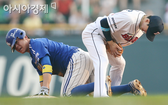 [포토] 조동찬 '다리 사이를 쏙 통과해봤지만'