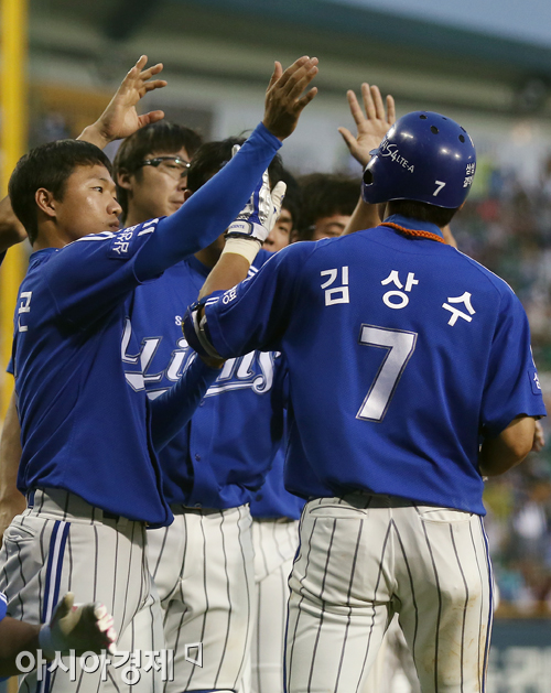 [포토] 이틀 연속 홈런 김상수 '잠실 담장도 문제 없다'