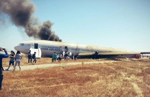 미국 샌프란시스코공항에서 반파된 아시아나항공 OZ214편.(출처: 데이비드 은 삼성전자 부사장 트위터)